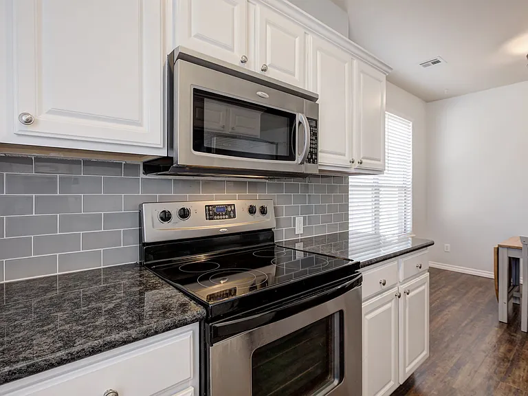 1812 Alameda St — Photo 1