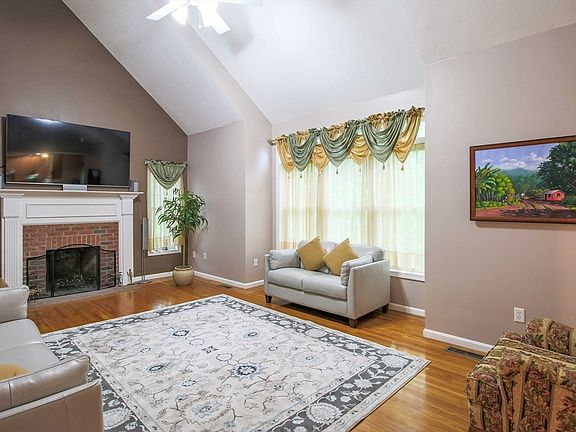 4th image of 37 Stillwater Heights Dr