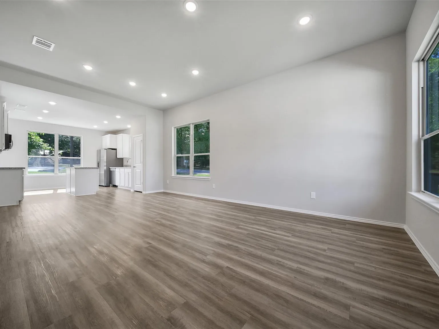 4 bed, 2.5 bath, 1820 sqft, $1,900 — Photo 4