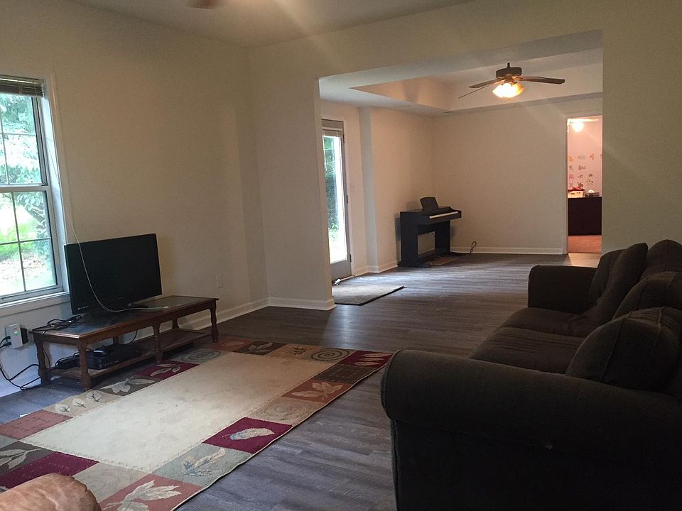 Main Room, with entrance to one of the bedrooms showing