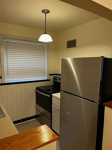 1 bed, 850 sqft, $1,100 — Photo 4