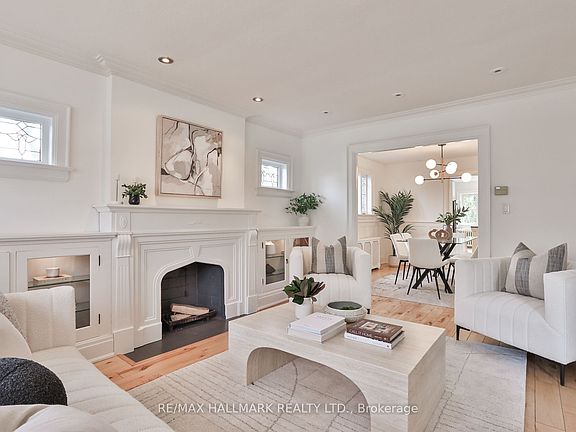 2nd image of 121 Castlewood Rd