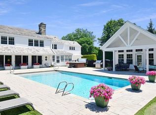 1544 Clubside Rd, Lyndhurst, OH 44124