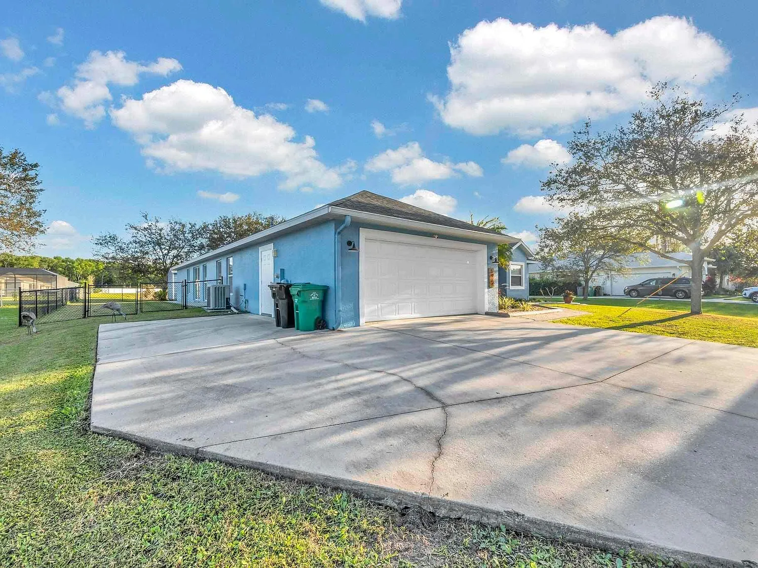 4 bed, 2.0 bath, 2336 sqft, $4,300 — Photo 3