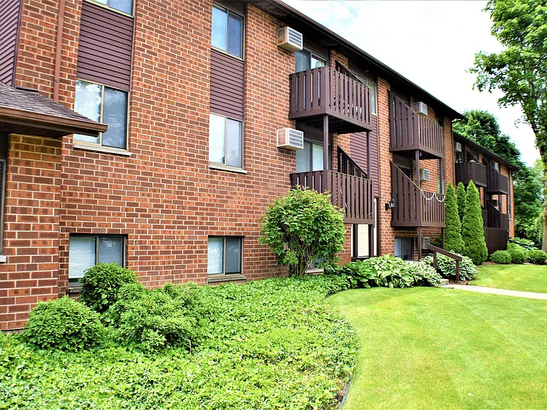 Chestnut Hills Apartments — Photo 17