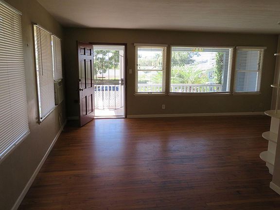 3rd image of 520 S Ivy St