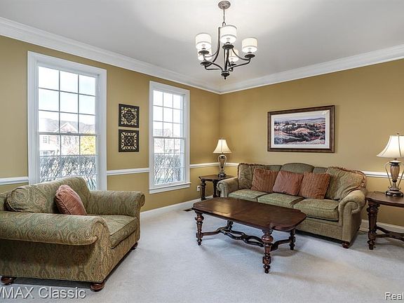 5th image of 17555 Crestbrook Dr