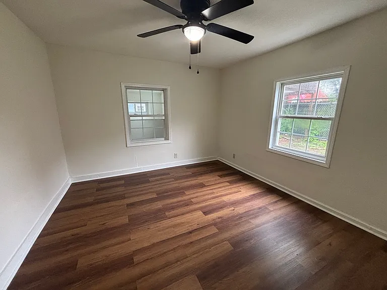 1102 S Millwood Ave — Photo 10