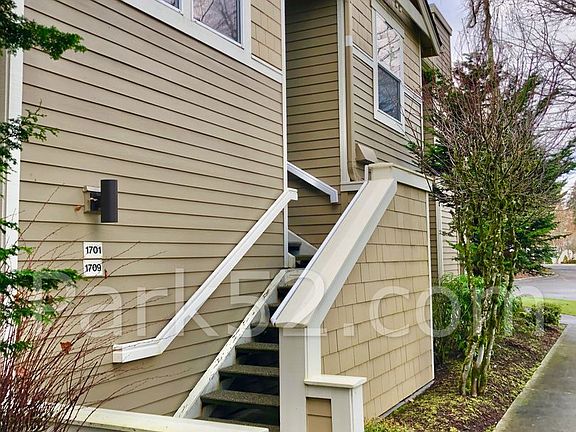 2nd image of 1709 McNeil Cir