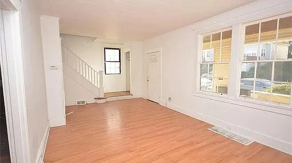 1228 Irwin St — Photo 4