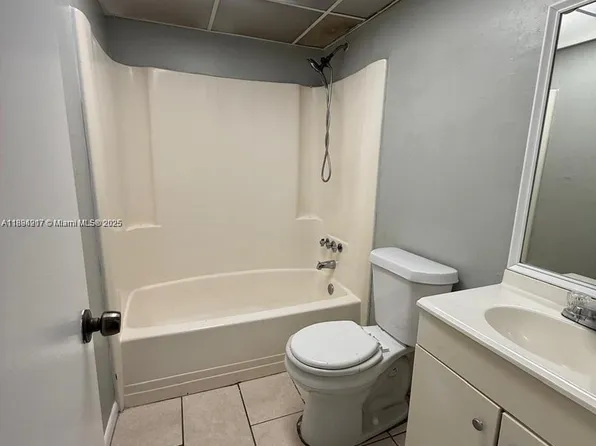 2800 NW 56th Ave APT A303, Lauderhill, FL 33313