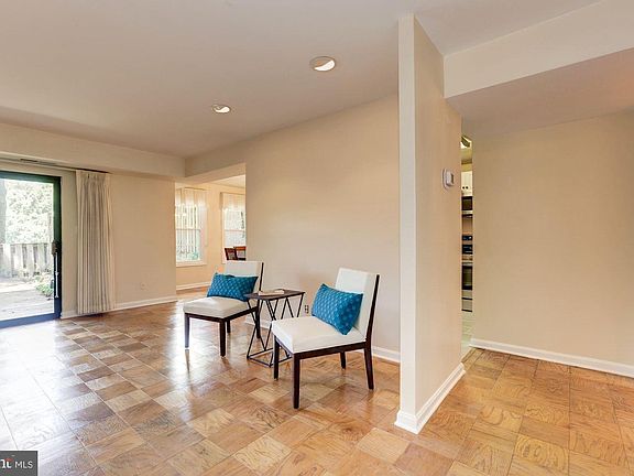 4th image of 846 Quince Orchard Blvd #P-2