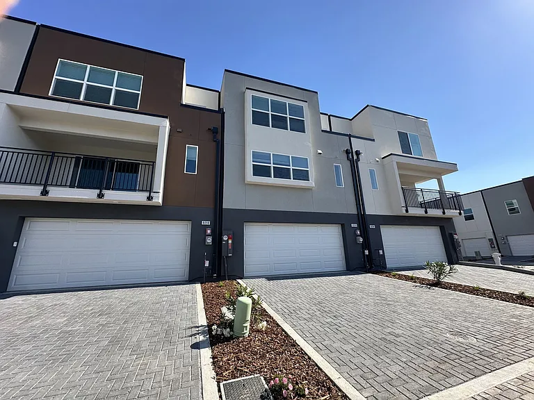 8100 Quiet Knolls Dr — Photo 1