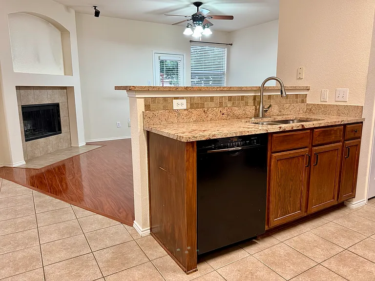 1543 Sandstone Dr — Photo 8