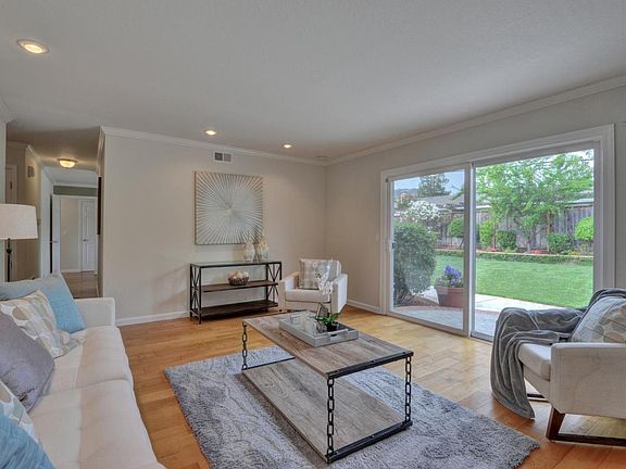 4th image of 5511 Sharon Ln