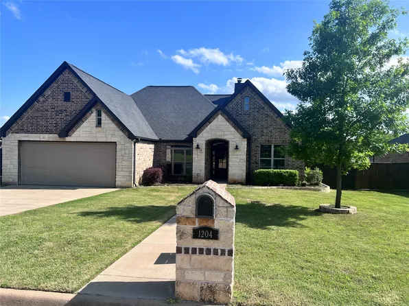1204 Thomas Ln, Graham, TX 76450