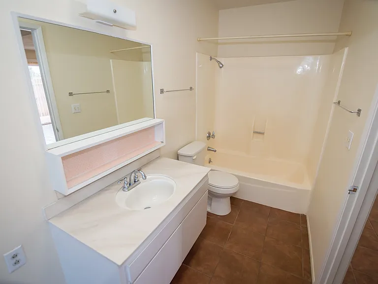 4409 Plaza Vis #B — Photo 16