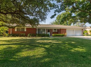 2002 Redbud Rd, Gainesville, TX 76240
