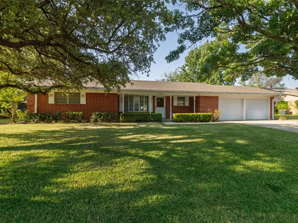 2002 Redbud Rd, Gainesville, TX 76240