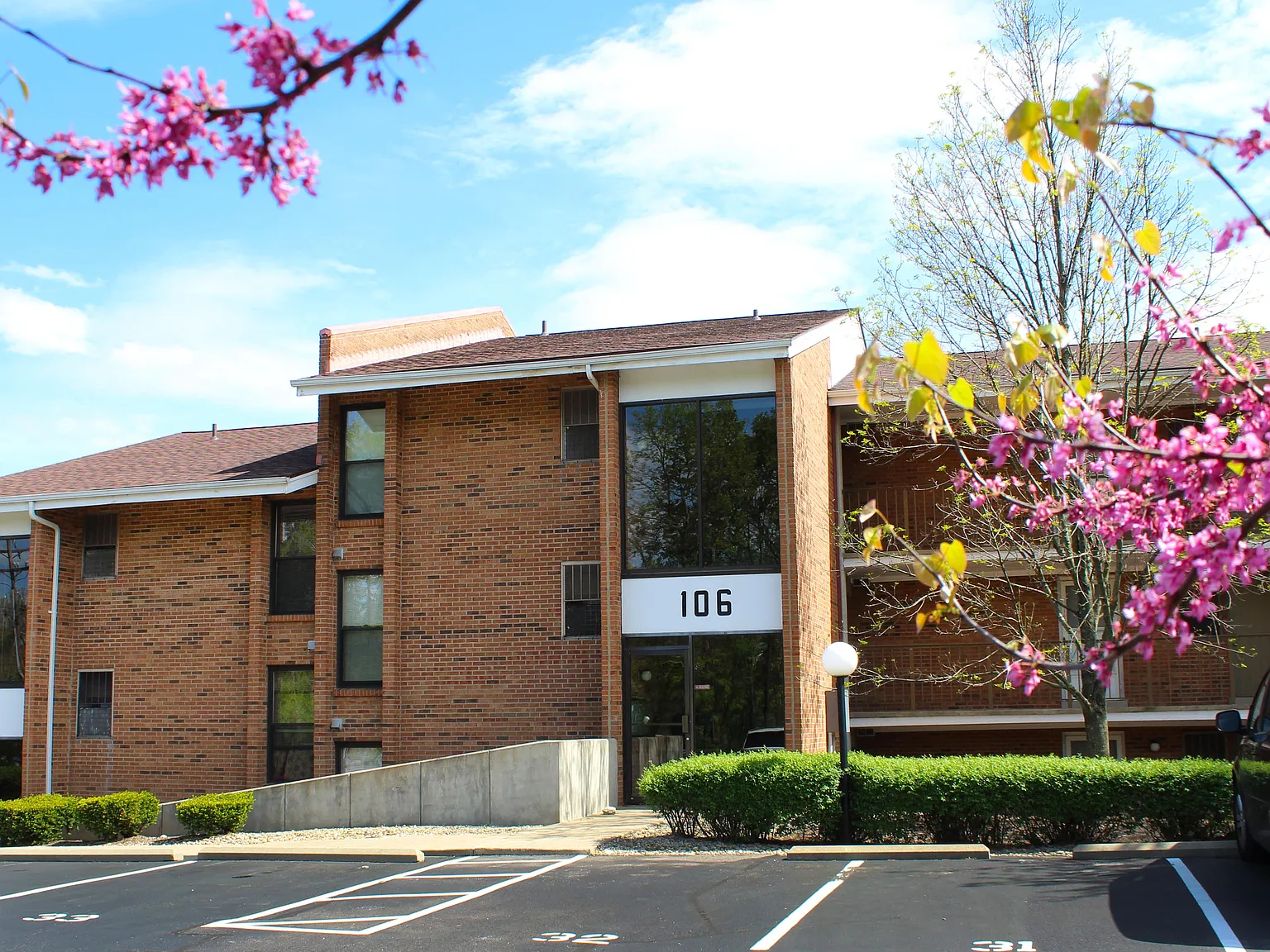 Indian Lookout Apartments — Photo 1