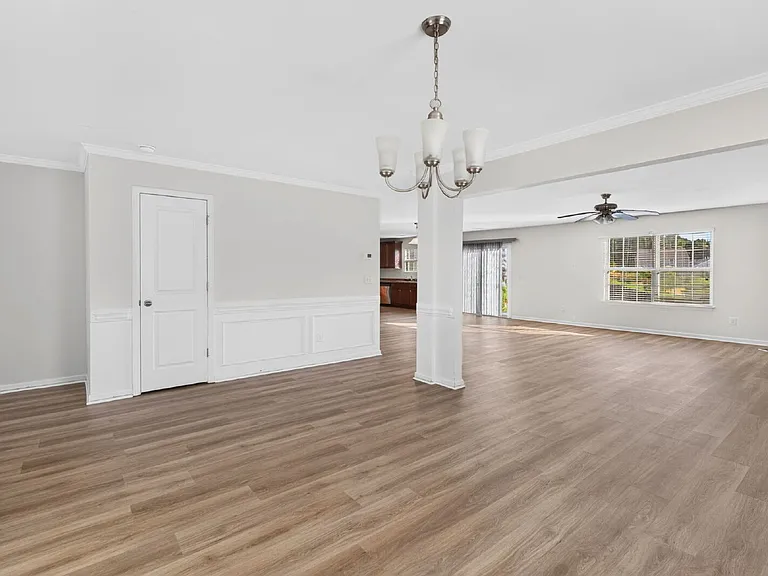 2472 Melfield Dr — Photo 34