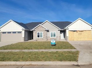 8102 E Norway Pines Trl, Sioux Falls, SD 57110