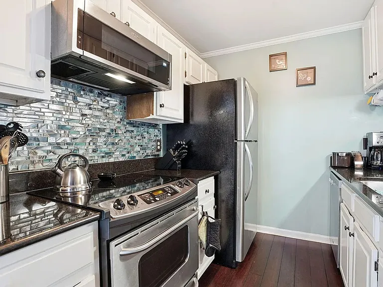 700 Bishops Park Dr #306 — Photo 8