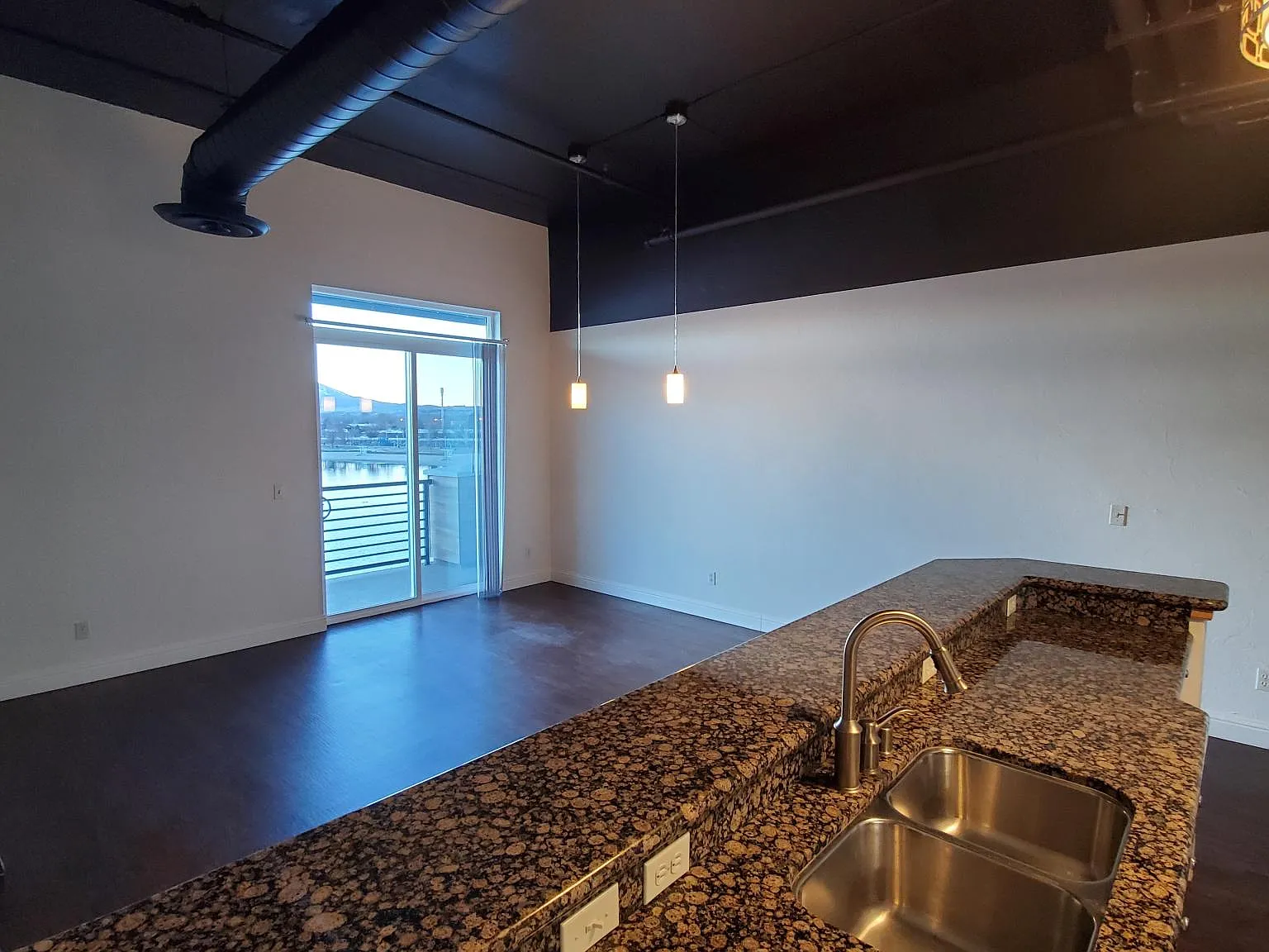 Studio, 715 sqft, $1,600 — Photo 3