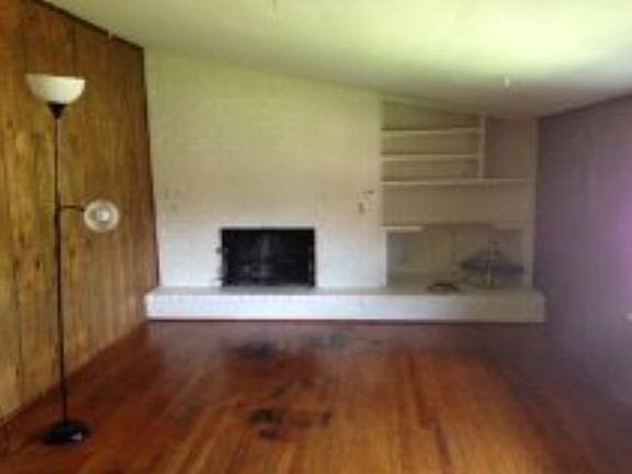 2nd image of 1000 McLeod Ln