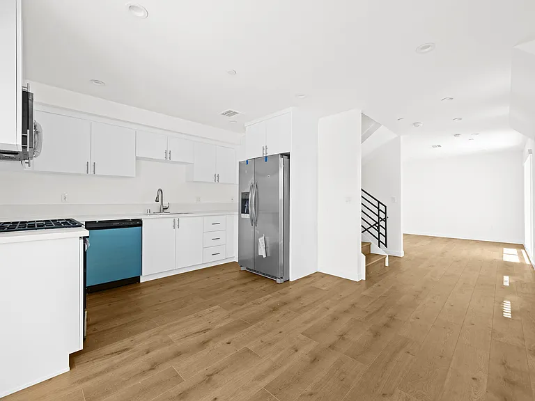 5218 Auckland Ave — Photo 10