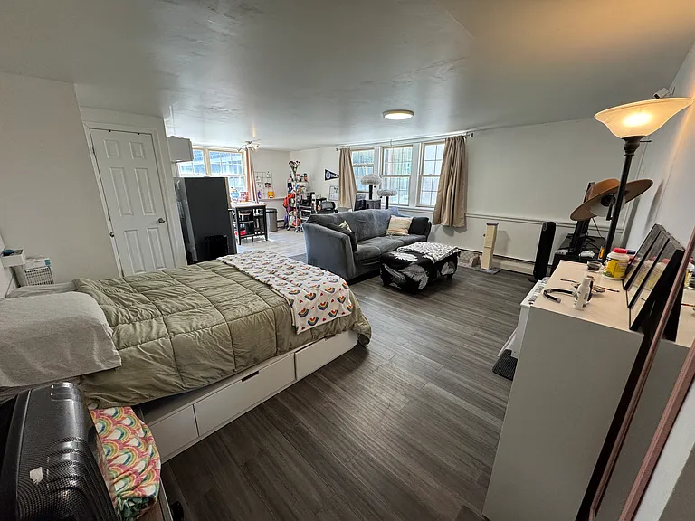 187 S Orange St #2A — Photo 4