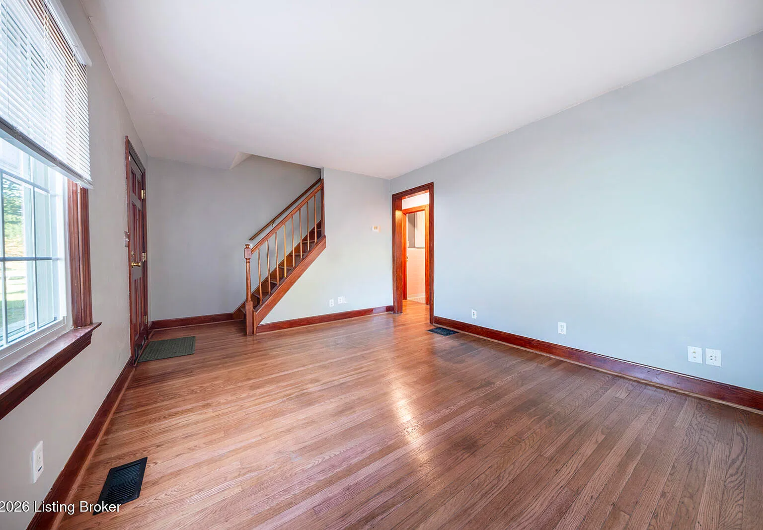 3 bed, 1.0 bath, 1238 sqft, $1,700 — Photo 4