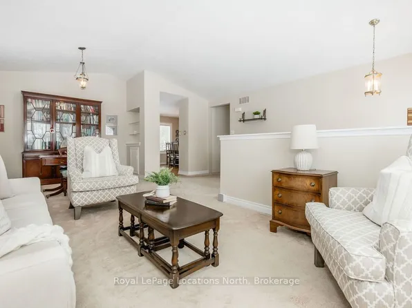 40 Fairway Cres, Wasaga Beach, ON L9Z 1B8