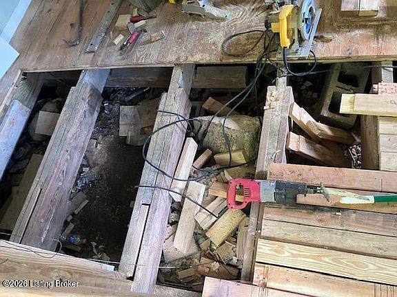 3rd image of 2579 Happy Hollow Rd