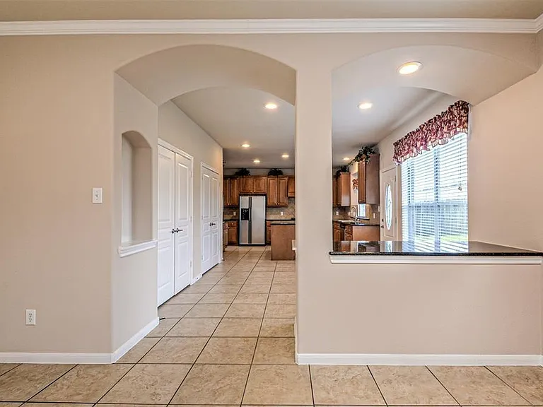 9322 Steam Springs Dr — Photo 4