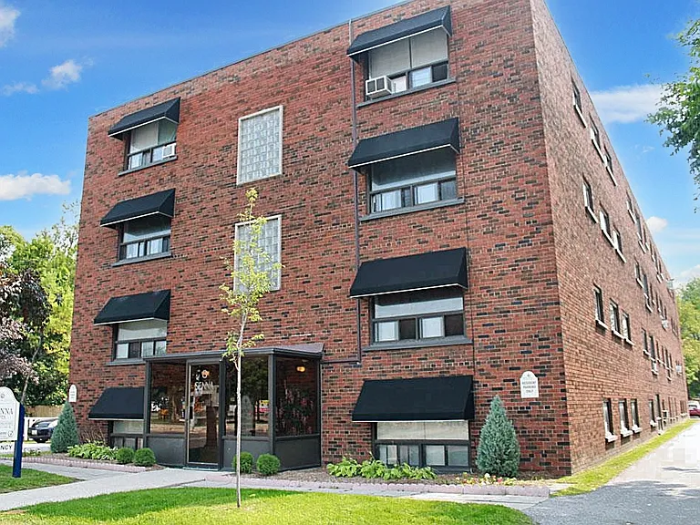 8 Speedvale Ave W — Photo 1