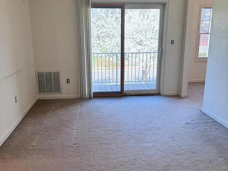 449 Avenel St — Photo 8