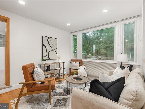 5th image of 4111 Denfeld Ave