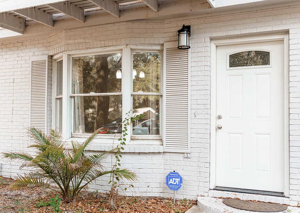 1st image of 932 McFarlan Ave