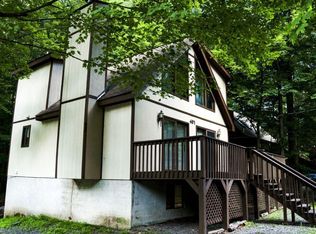 76 Lakewood Dr, Lake Ariel, PA 18436
