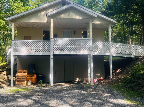 131 Haystack Rd, Tannersville, PA 18372