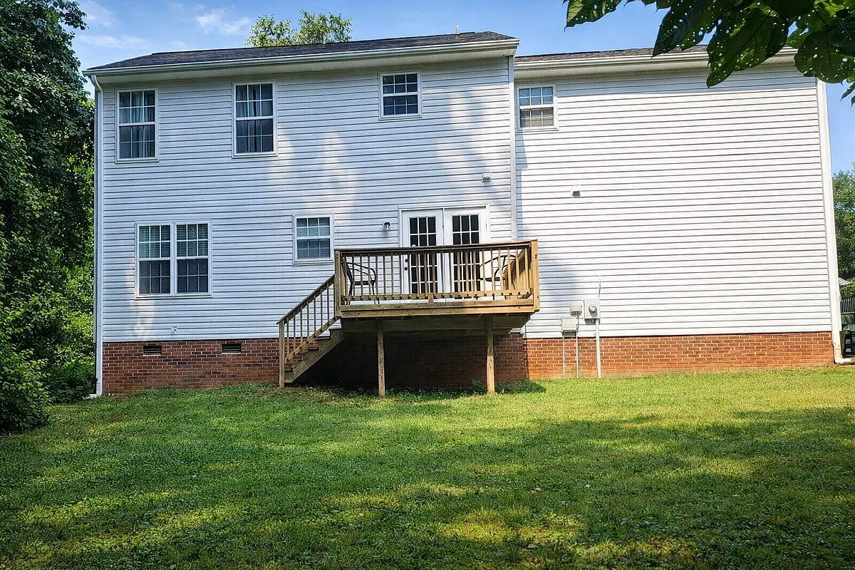 Building Photo - 303 Rivereen Way