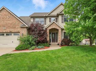 5518 Julie Ann Rd, Bettendorf, IA 52722