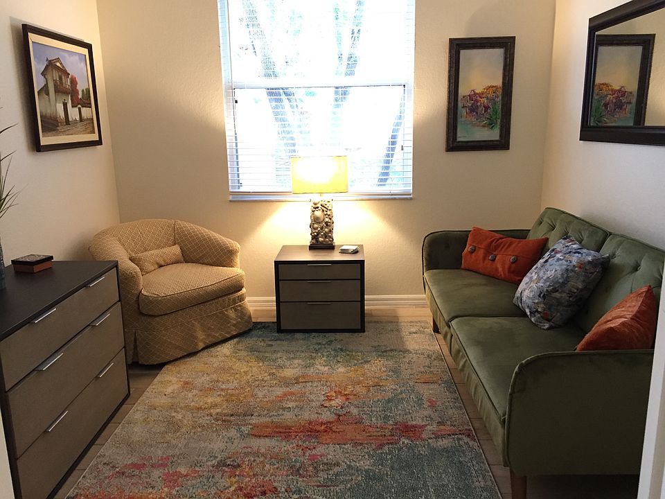 1st image of 909 Fairhaven Ct