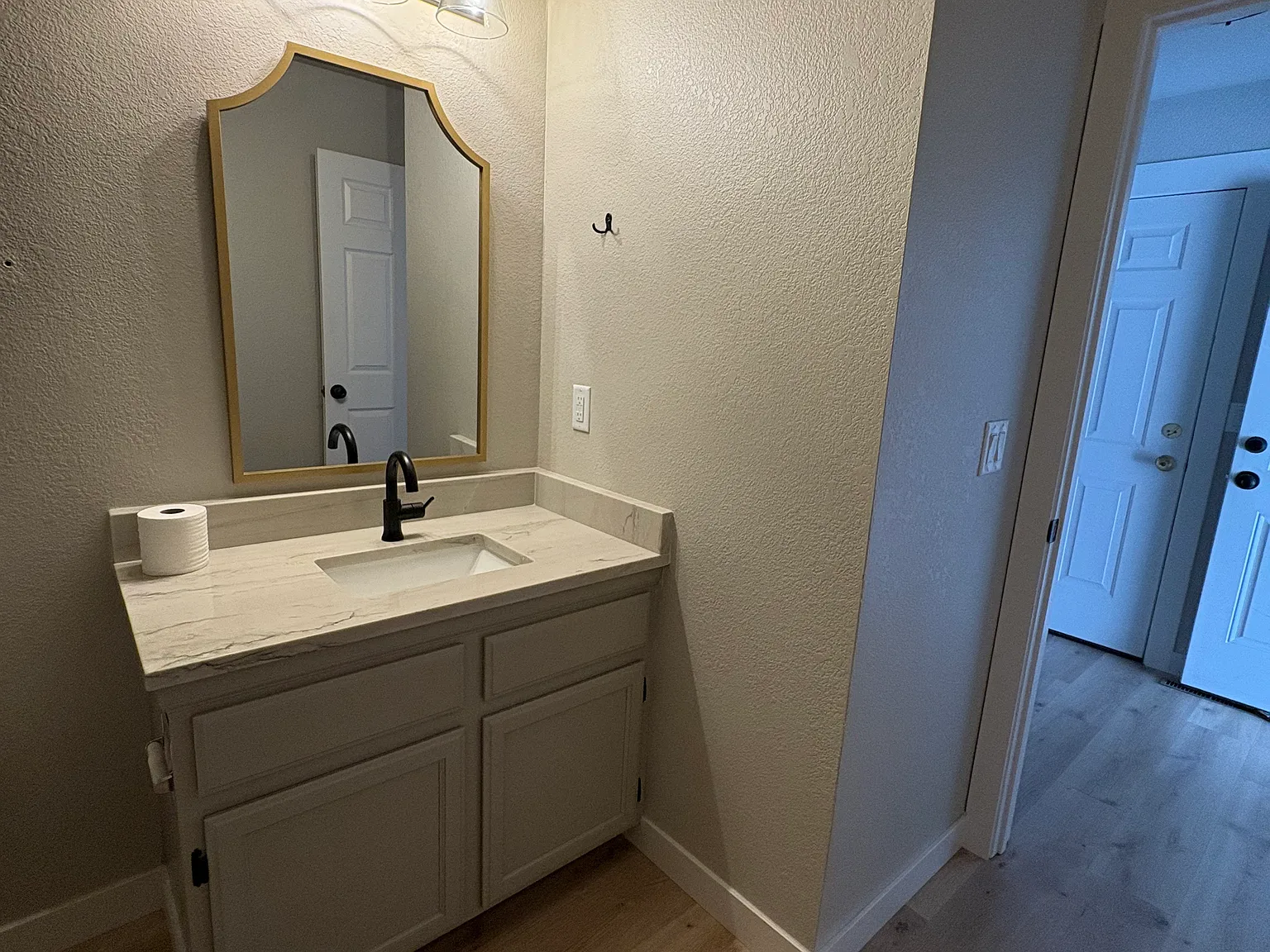 104 Crabapple Dr — Photo 2