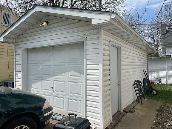 5th image of 1022 Wilson Avenue #1