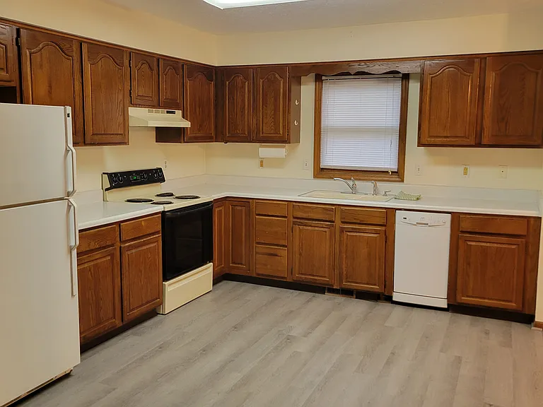 536 Flanders Ave — Photo 4