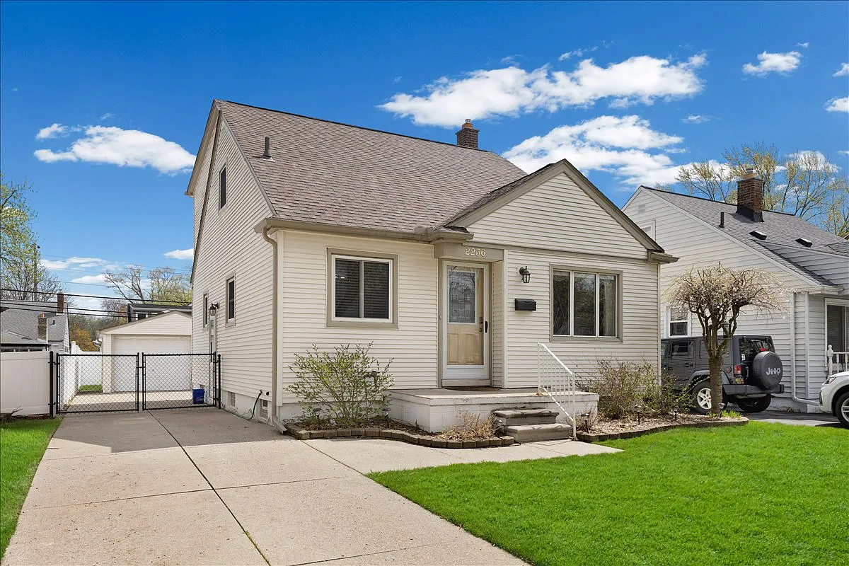 3 bed, 1350 sqft, $2,900 — Photo 3