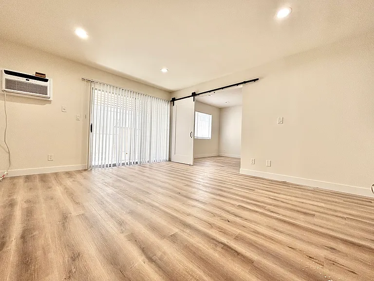 1784 N Sycamore Property — Photo 7