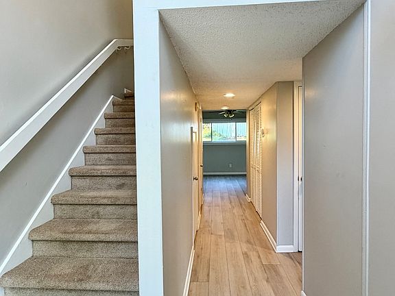 4th image of 28 Briarglen Pl